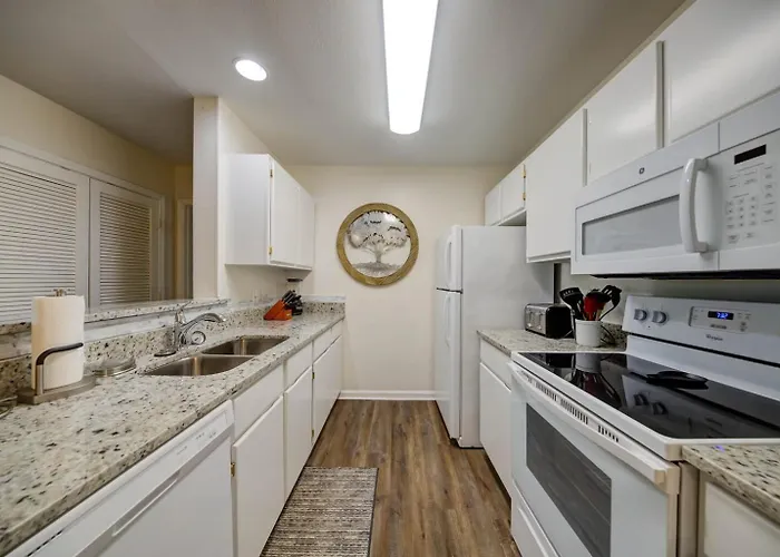 Colony Club T8 By Collection Apartment